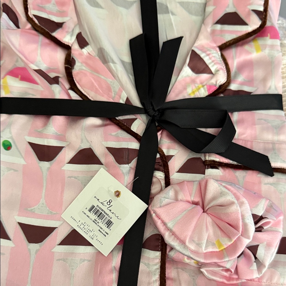 Elegant Pink Martini Patterned Women's Pajama Set with Hair Tie